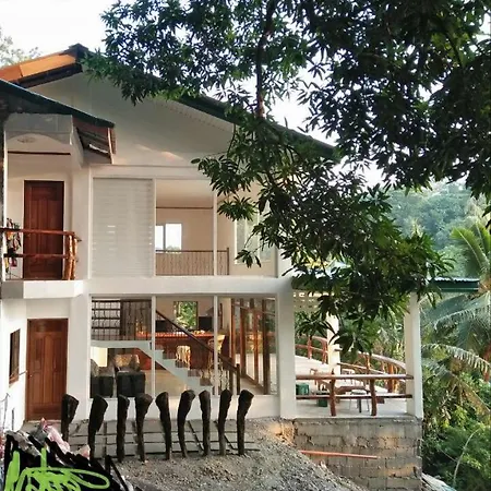 Puerto Galera Hilltop Guesthouse -Tropical Retreat